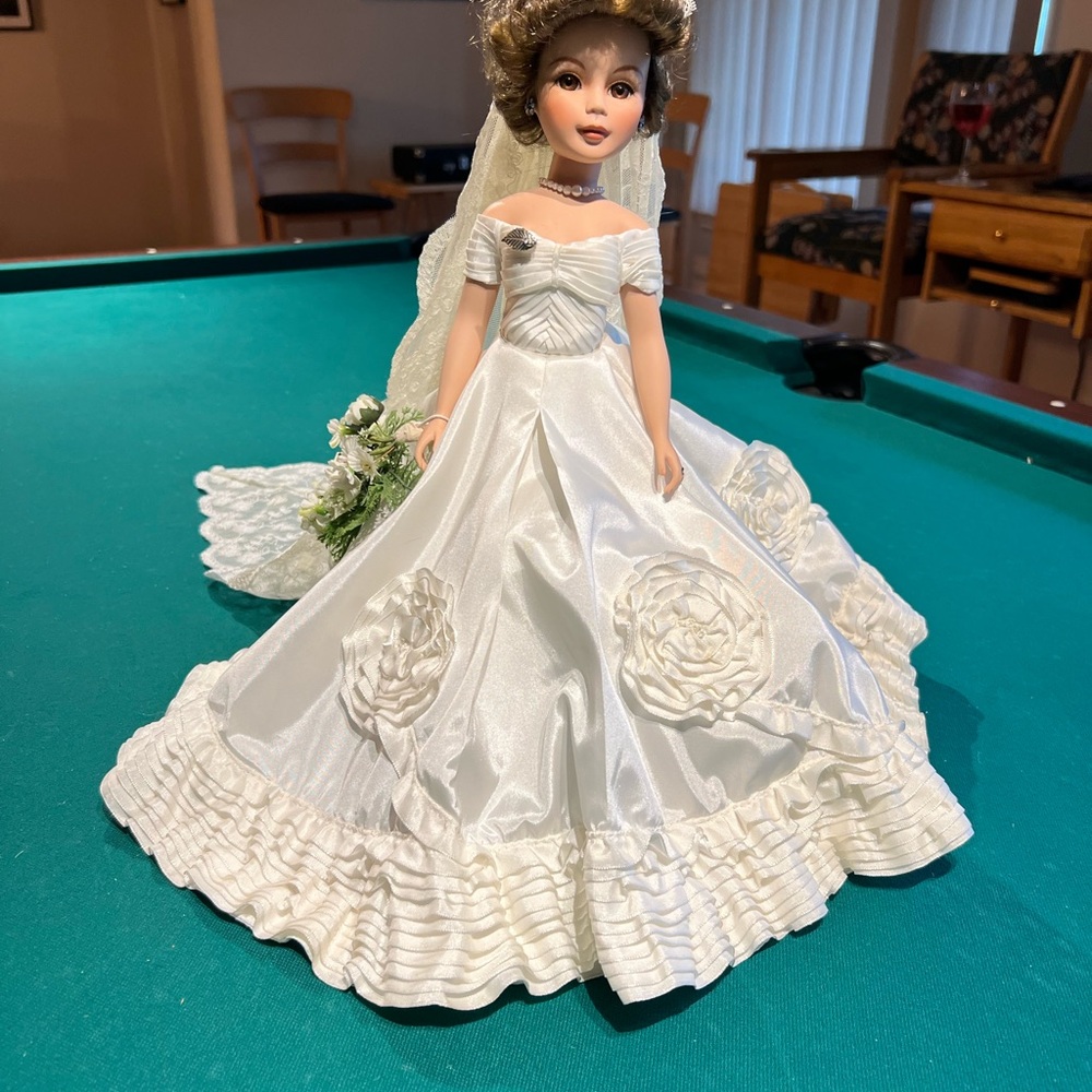 Vtg. Jackie Kennedy Wedding Dress Porcelain Franklin Heirloom Collectible Doll